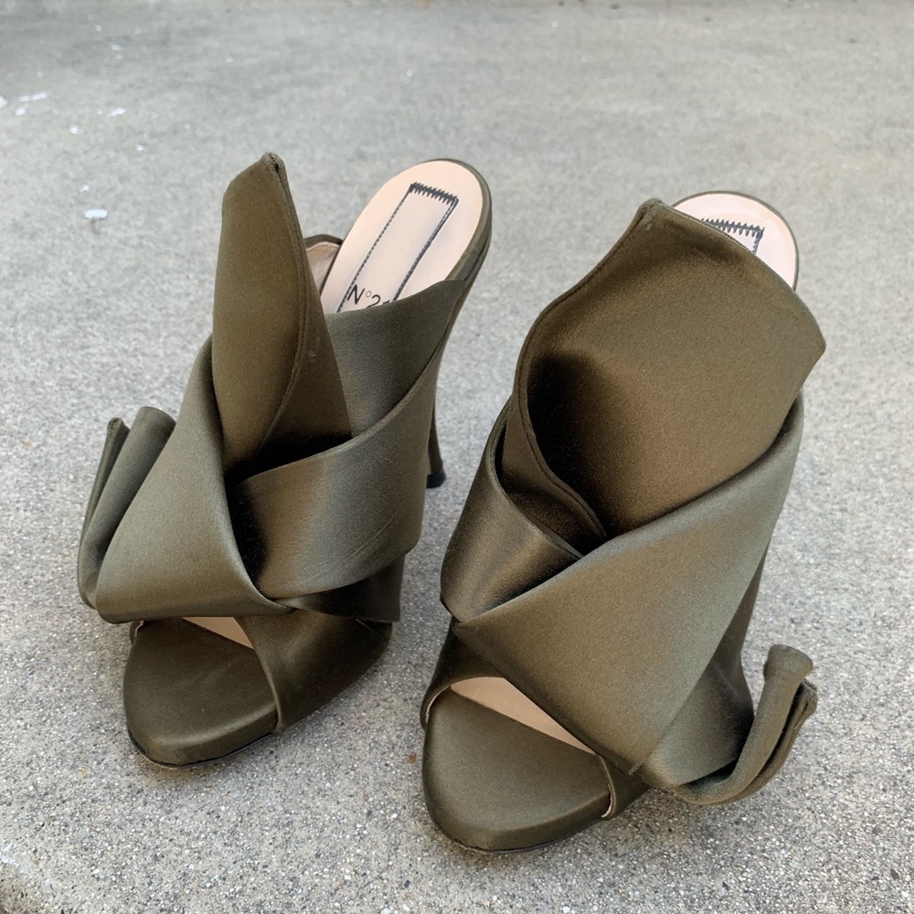 Nº21
satin bow mules